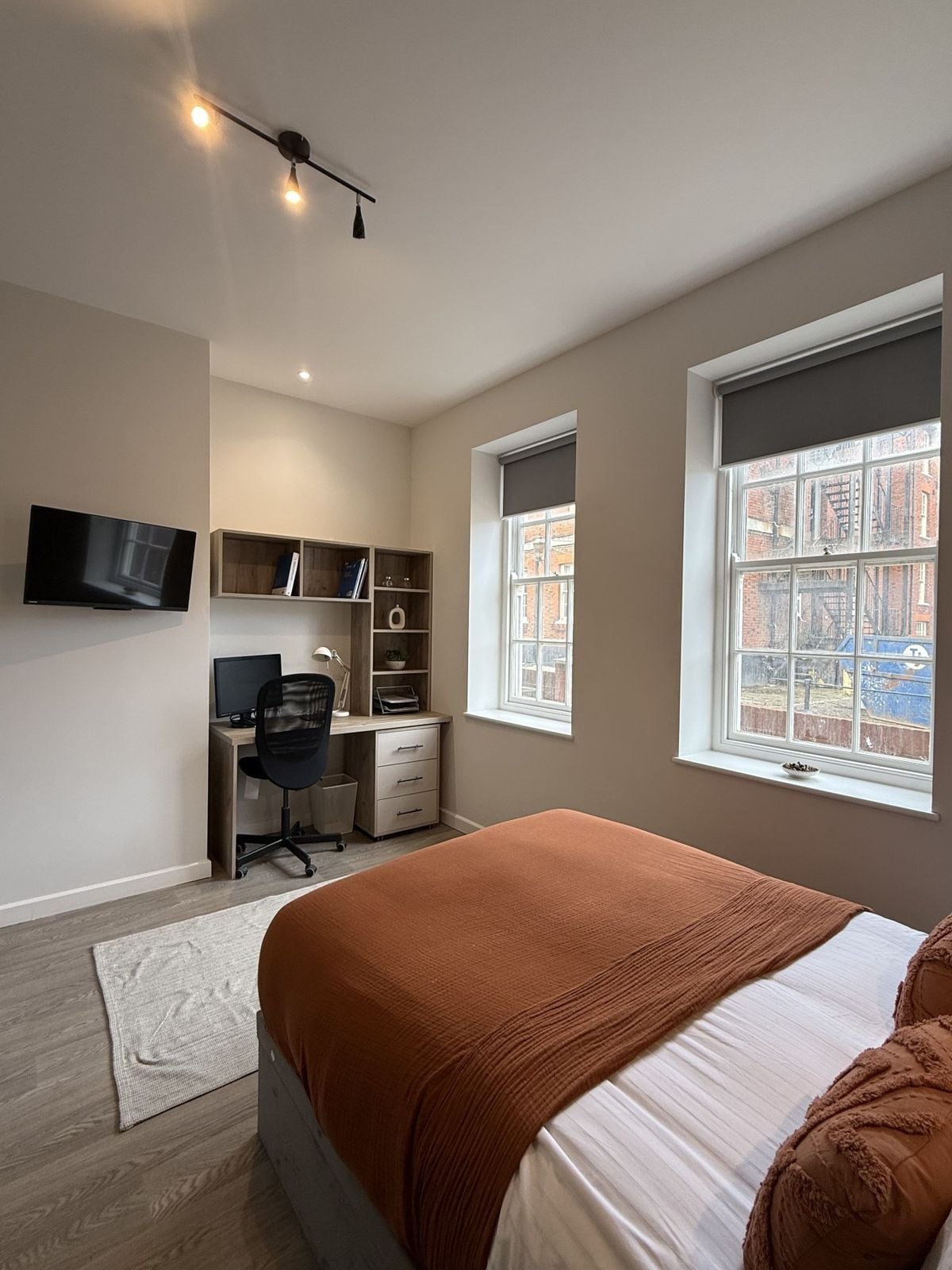 Hall - The Dolphin - 13