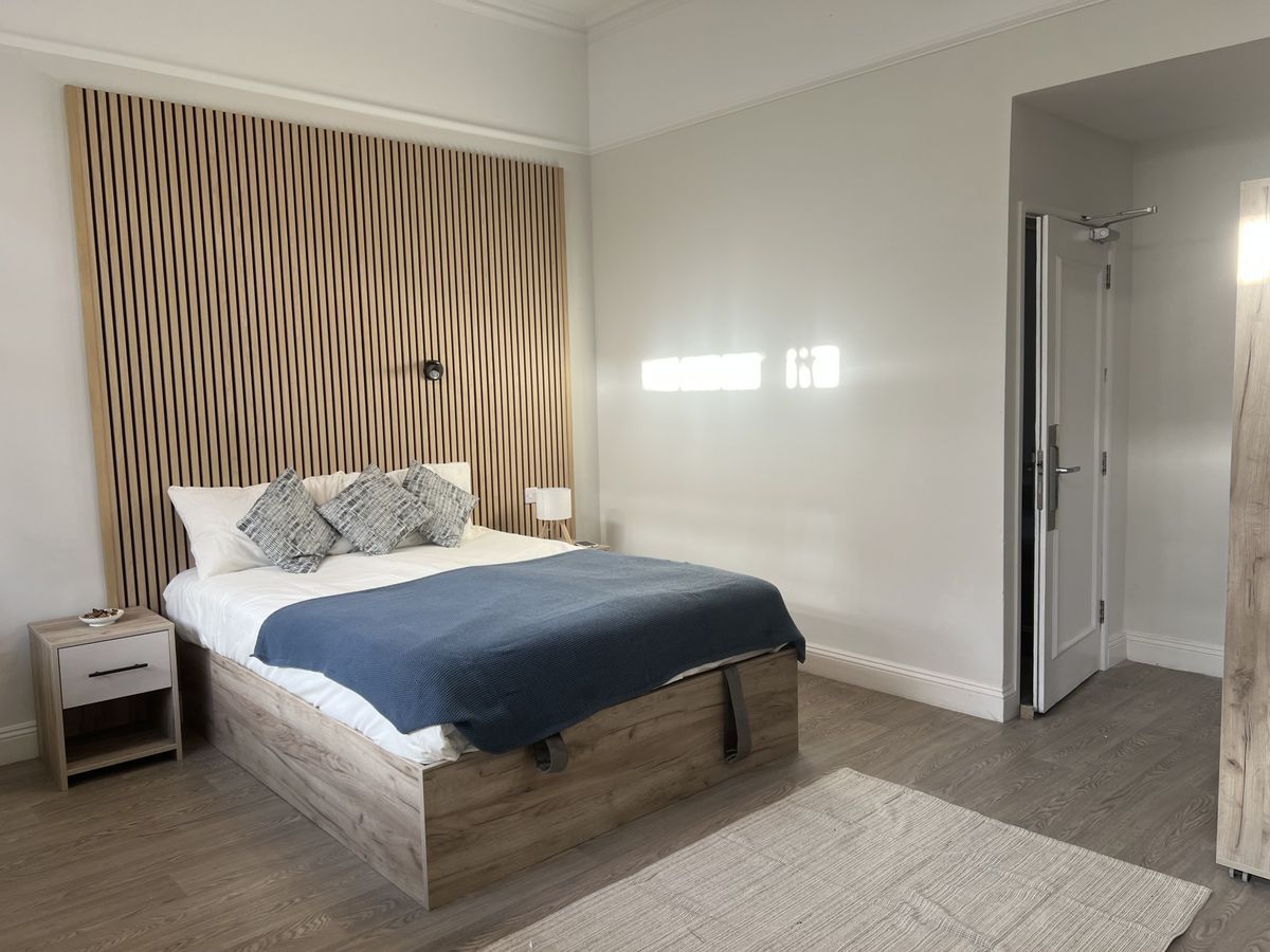 Hall - The Dolphin - 11