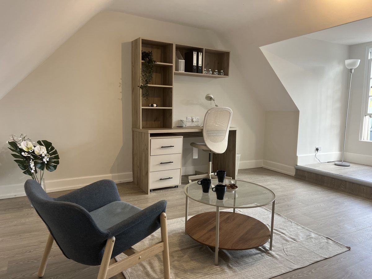 Hall - The Dolphin - 12