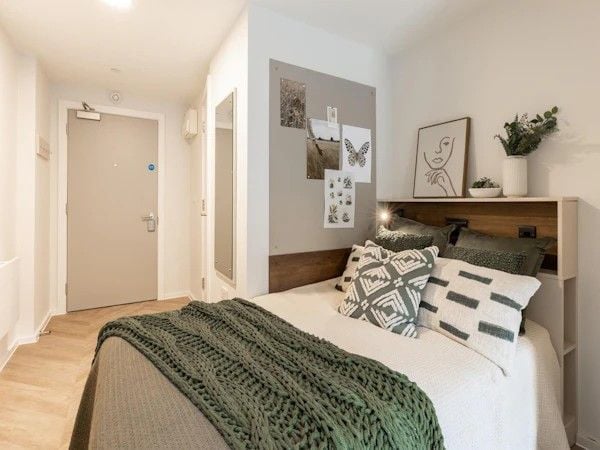 Hall - The Place - 3