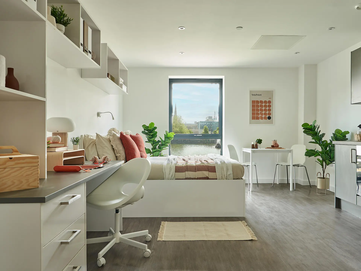 Hall - The Reservoir - 4