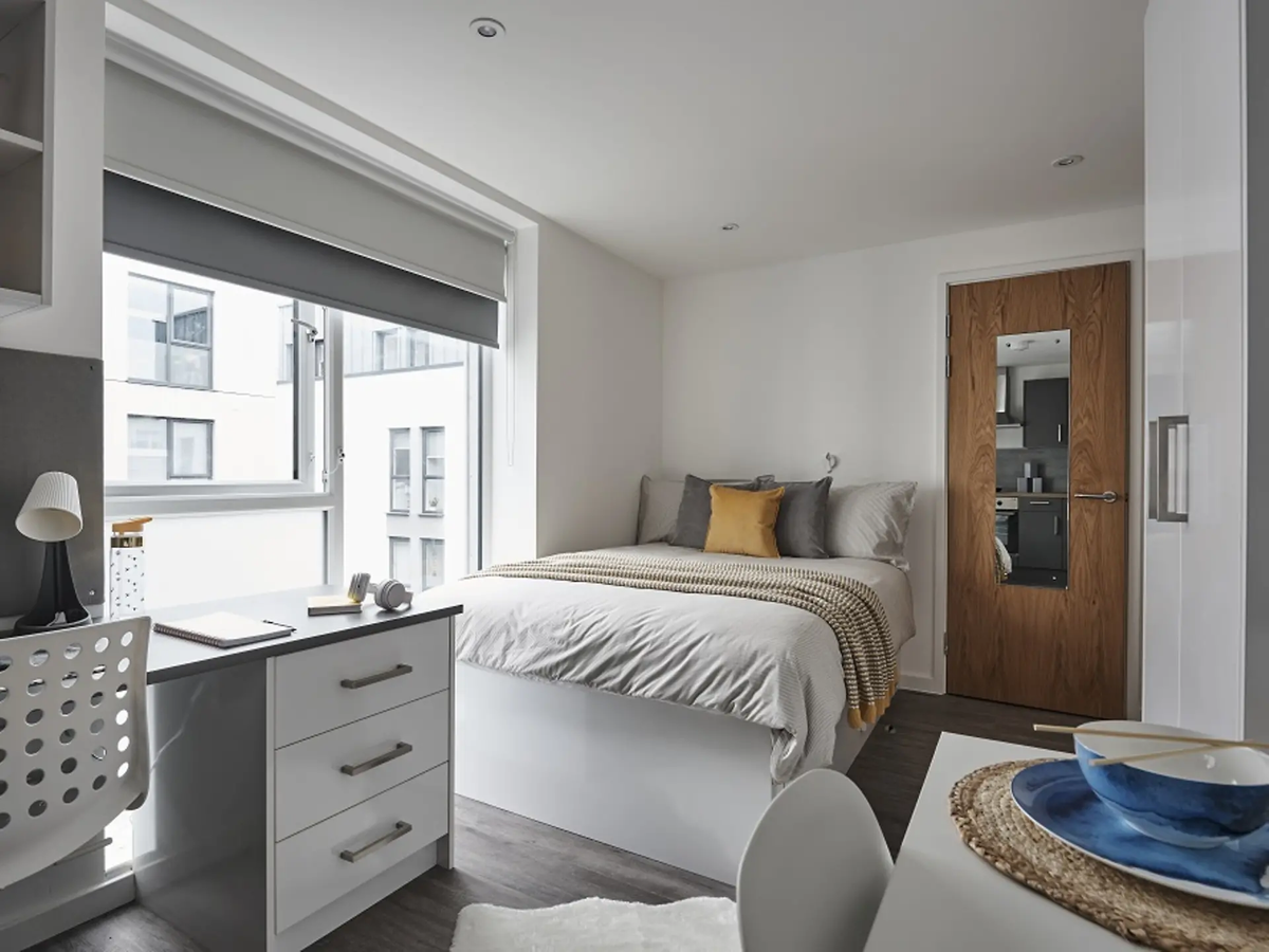 Hall - The Reservoir - 9