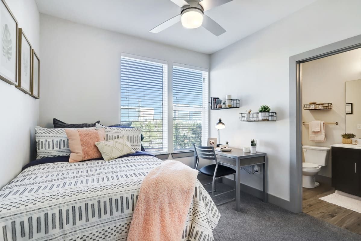 Halls - Tower 5040 - 1