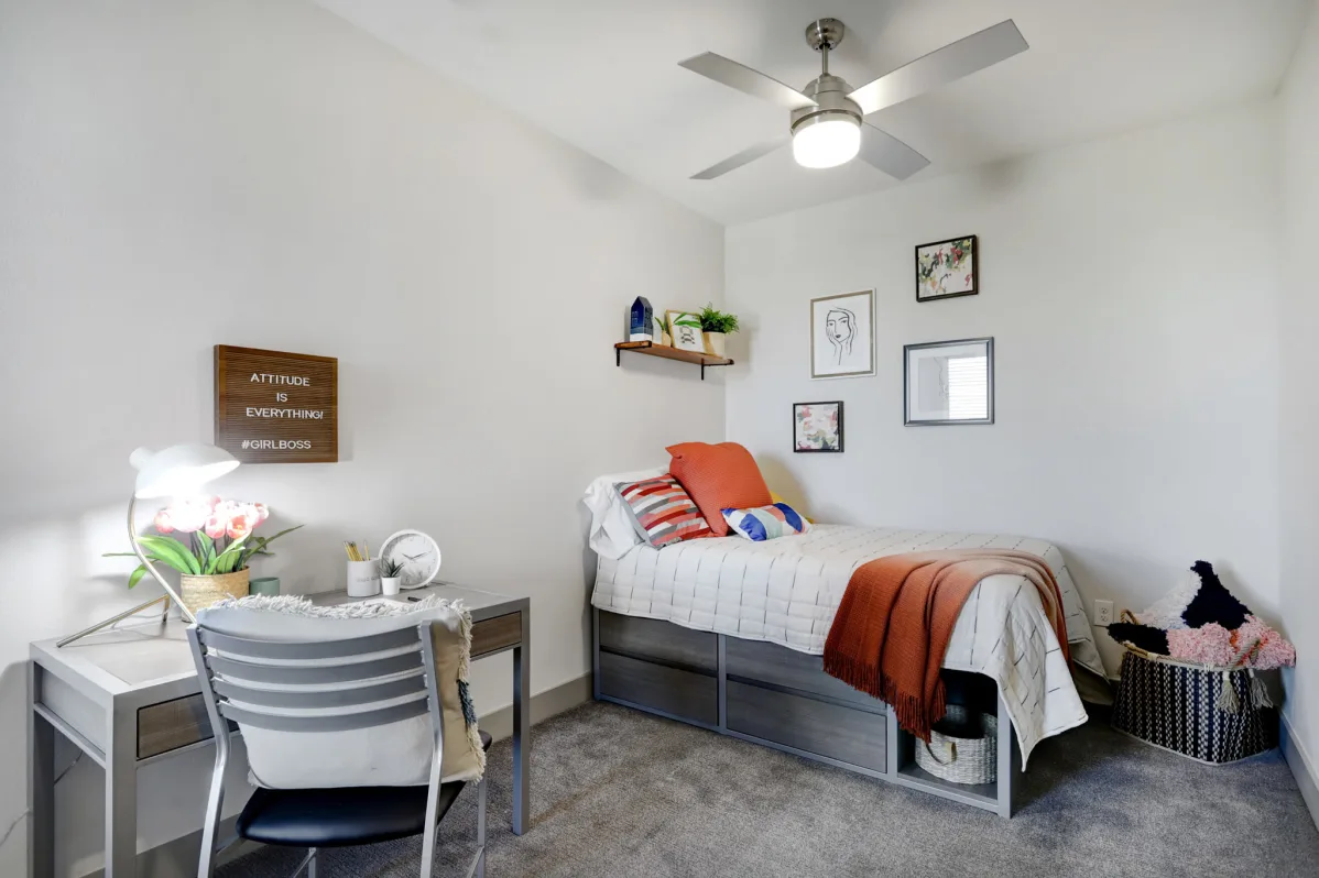 Halls - Tower 5040 - 6