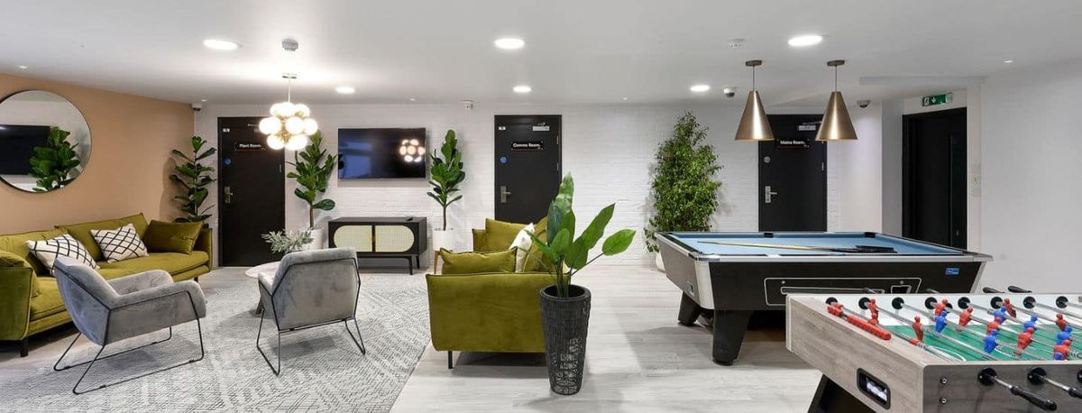 Hall - Trust House - 6