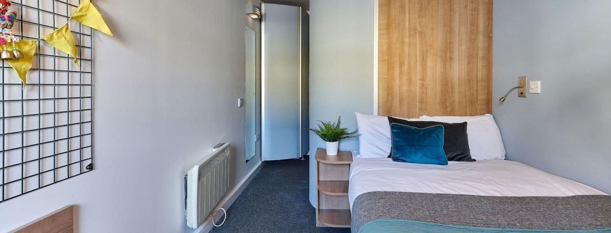 Hall - Trust House - 8