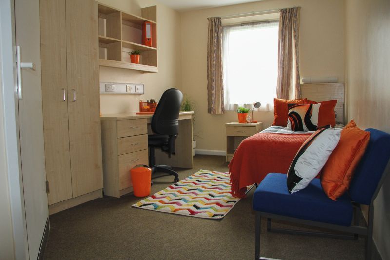 Hall - University Quays - 0