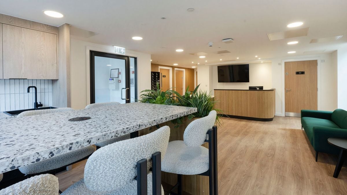 Hall - Waterloo House - 9