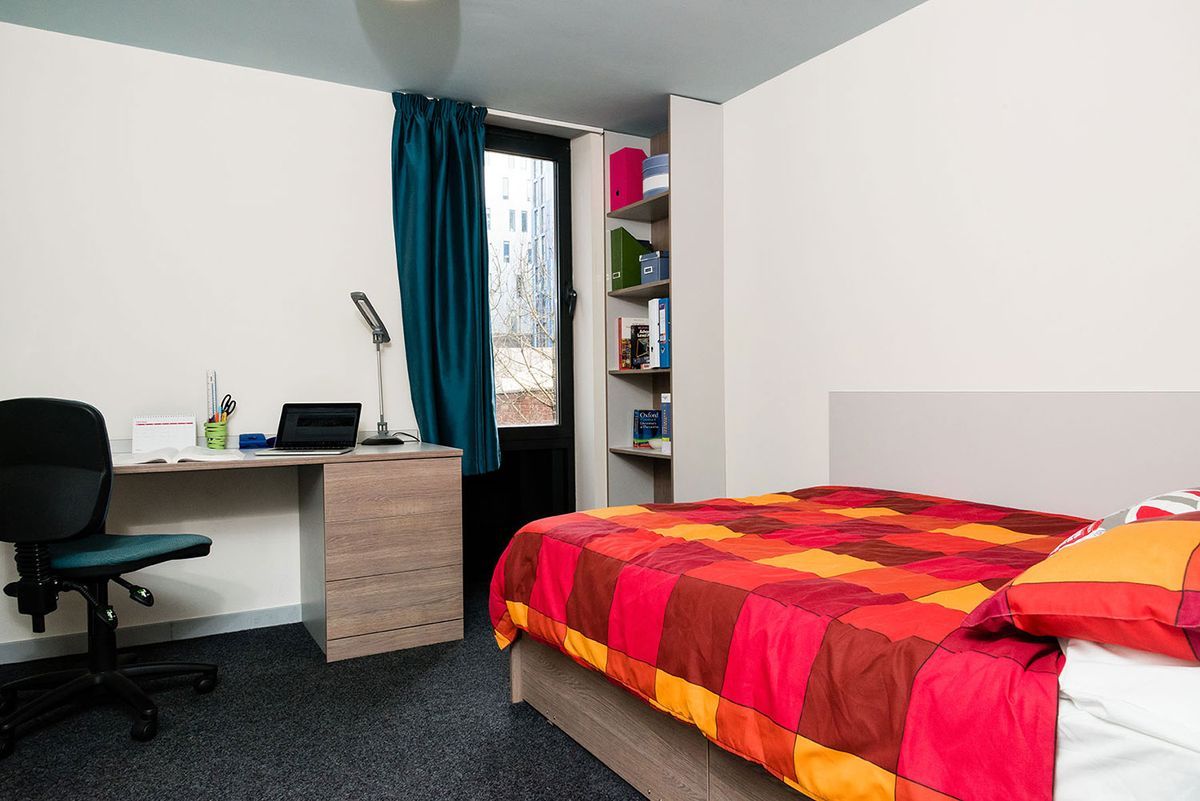 Wellington St Plaza, Newcastle upon Tyne 14 Reviews by Students