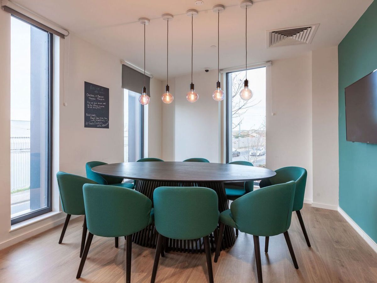 Hall Pavilion Court - 8