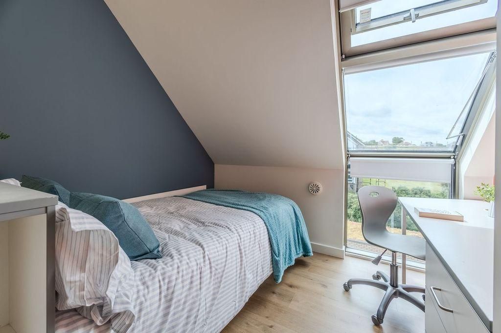 Hall East Shore - 6