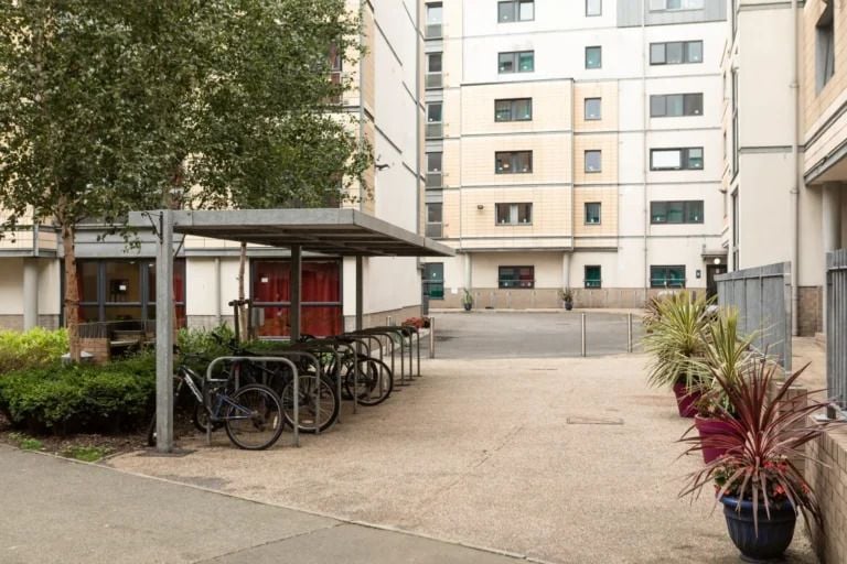 Hall - Albert Court - 0