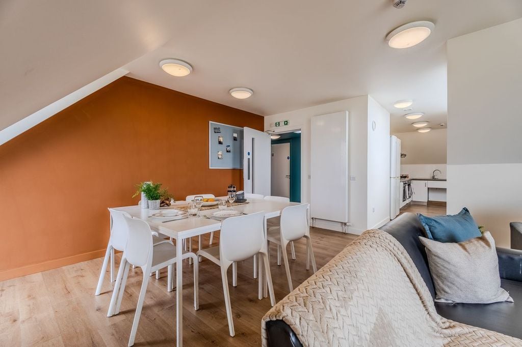 Hall East Shore - 7