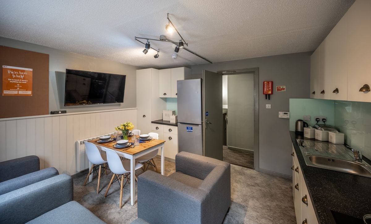 Hall - Meadow Court - 7