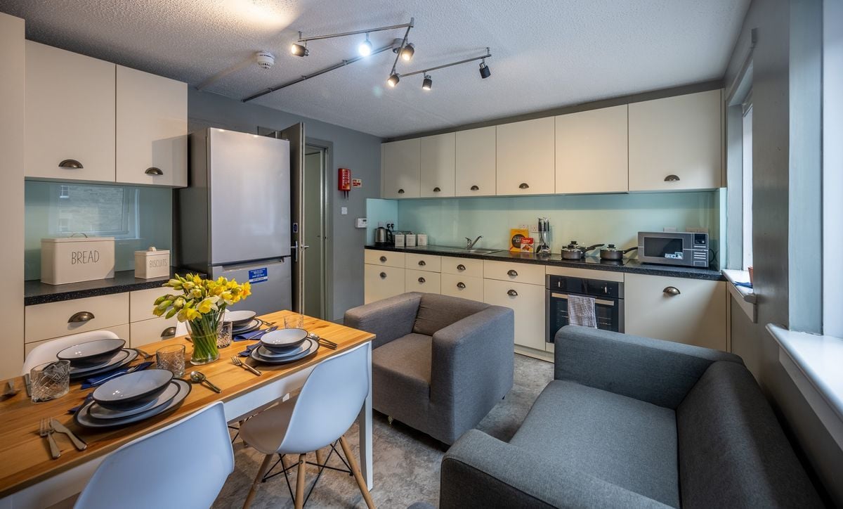 Hall - Meadow Court - 8