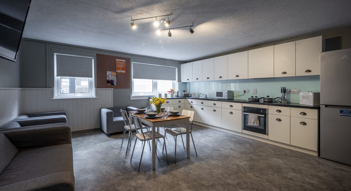 Hall - Meadow Court - 9
