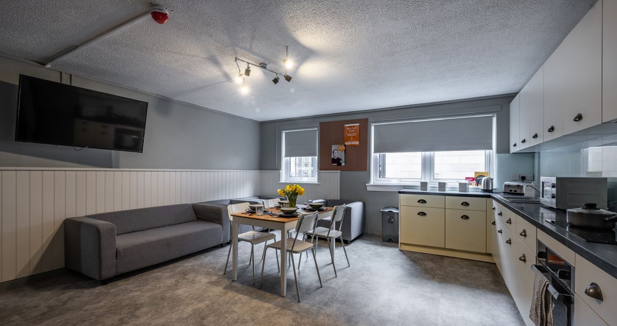Hall - Meadow Court - 10