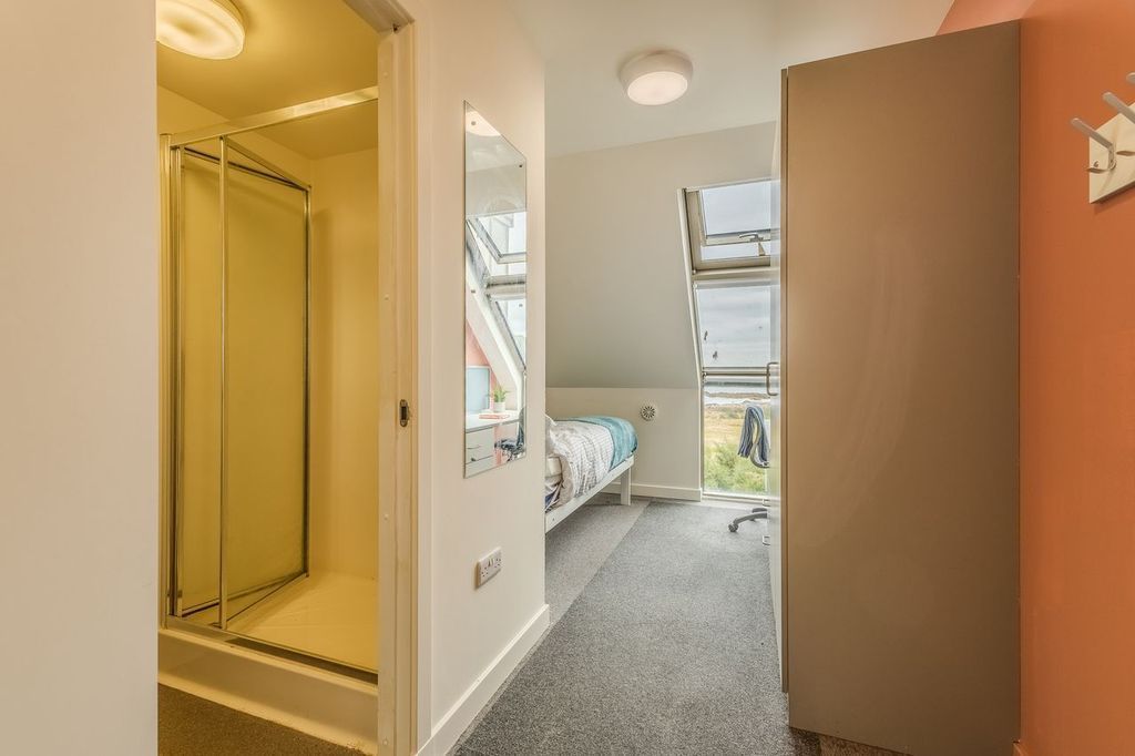 Hall East Shore - 8