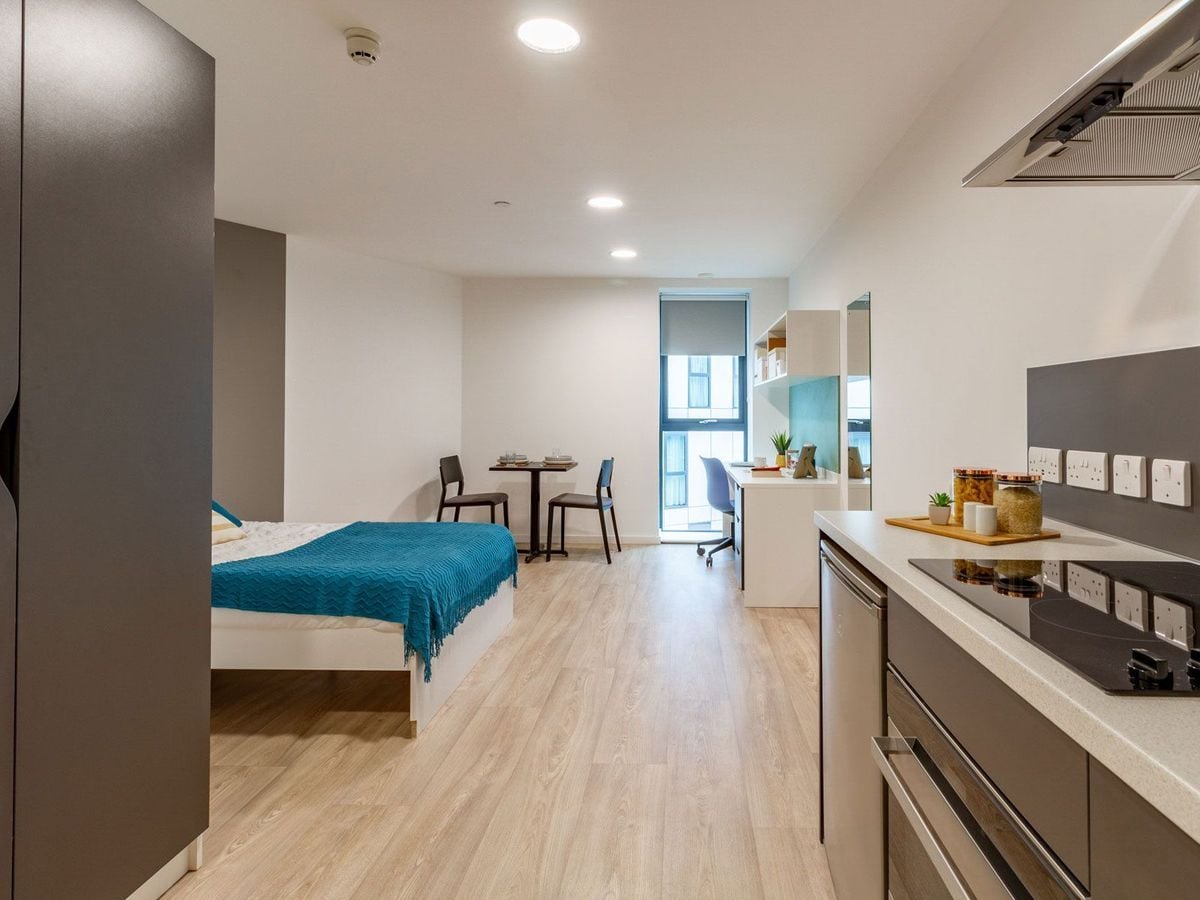 Hall Pavilion Court - 1