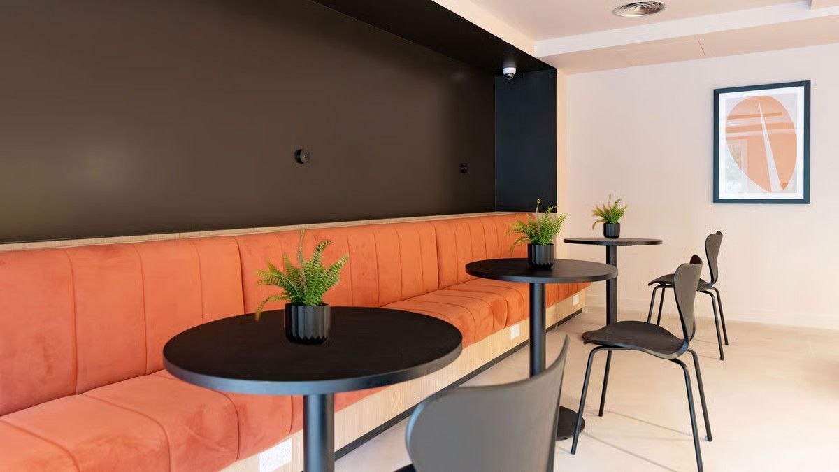 Hall - Straits Place - 7