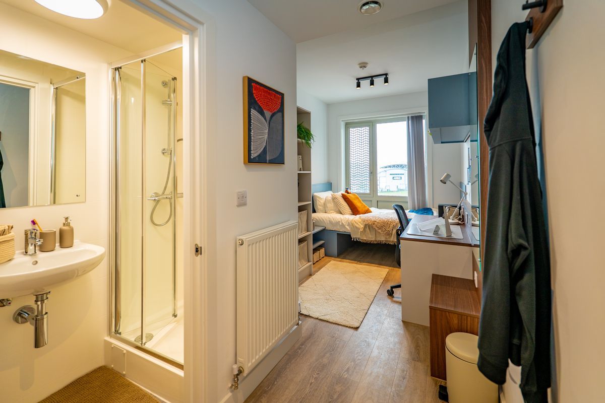 Hall - The Propeller Quarter - 7