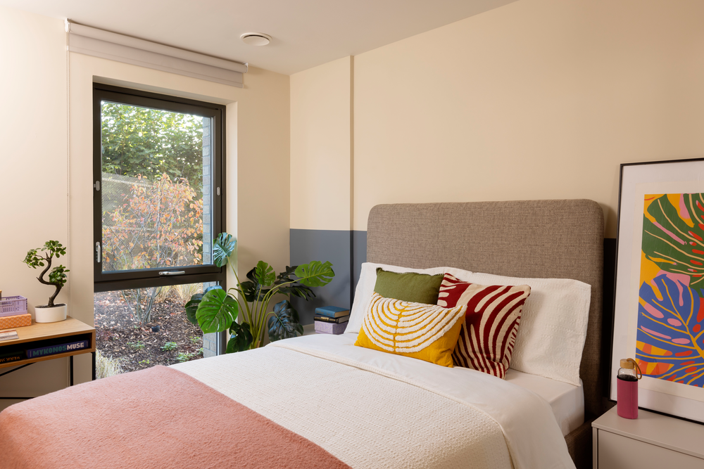 Hall - Burnet Court - 5
