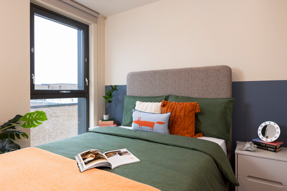 Hall - Burnet Court - 10