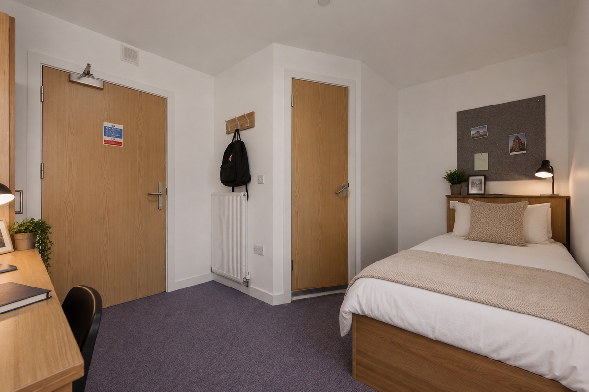 Hall - Thames Street - 9
