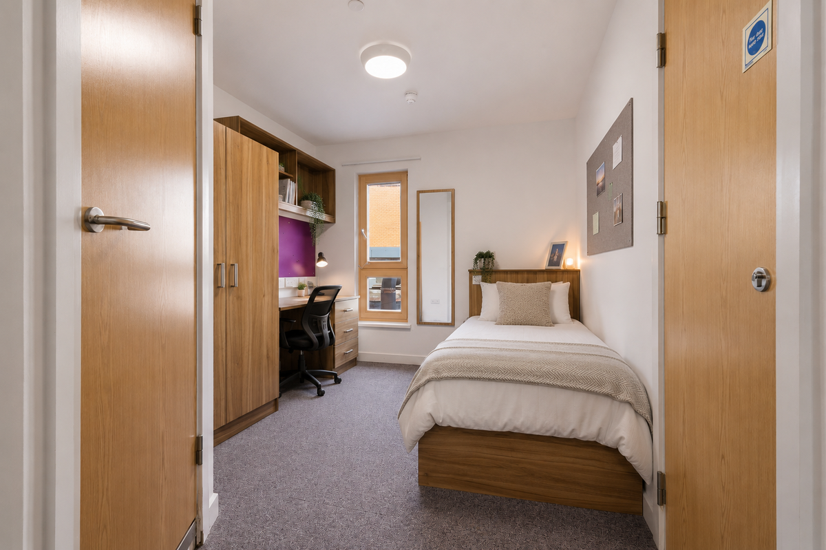 Hall - Thames Street - 6