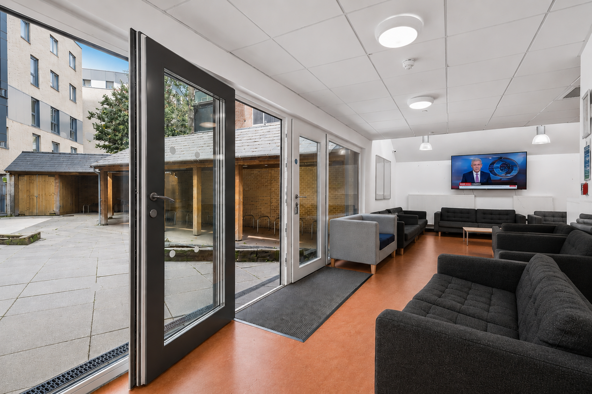 Hall - Thames Street - 4