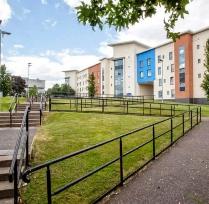 credit: https://www.sanctuary-students.com/student-accommodation/dundee/heathfield-flats