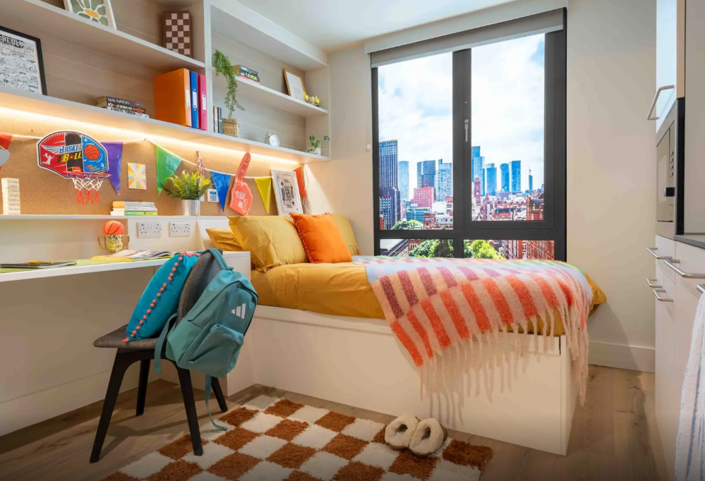 credit: https://www.iqstudentaccommodation.com/manchester/chandos-house/silver-studio