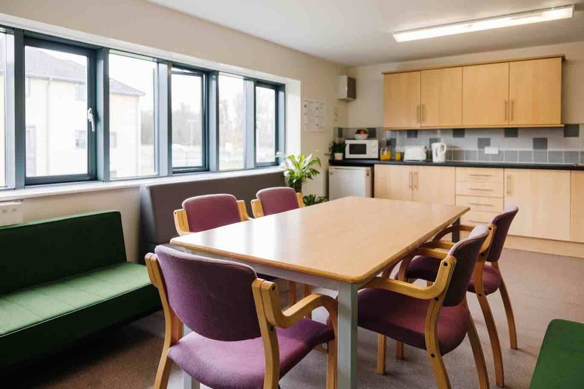 credit: https://www.bishopburton.ac.uk/uploads/images/Kitchen-in-student-accommodation.jpg