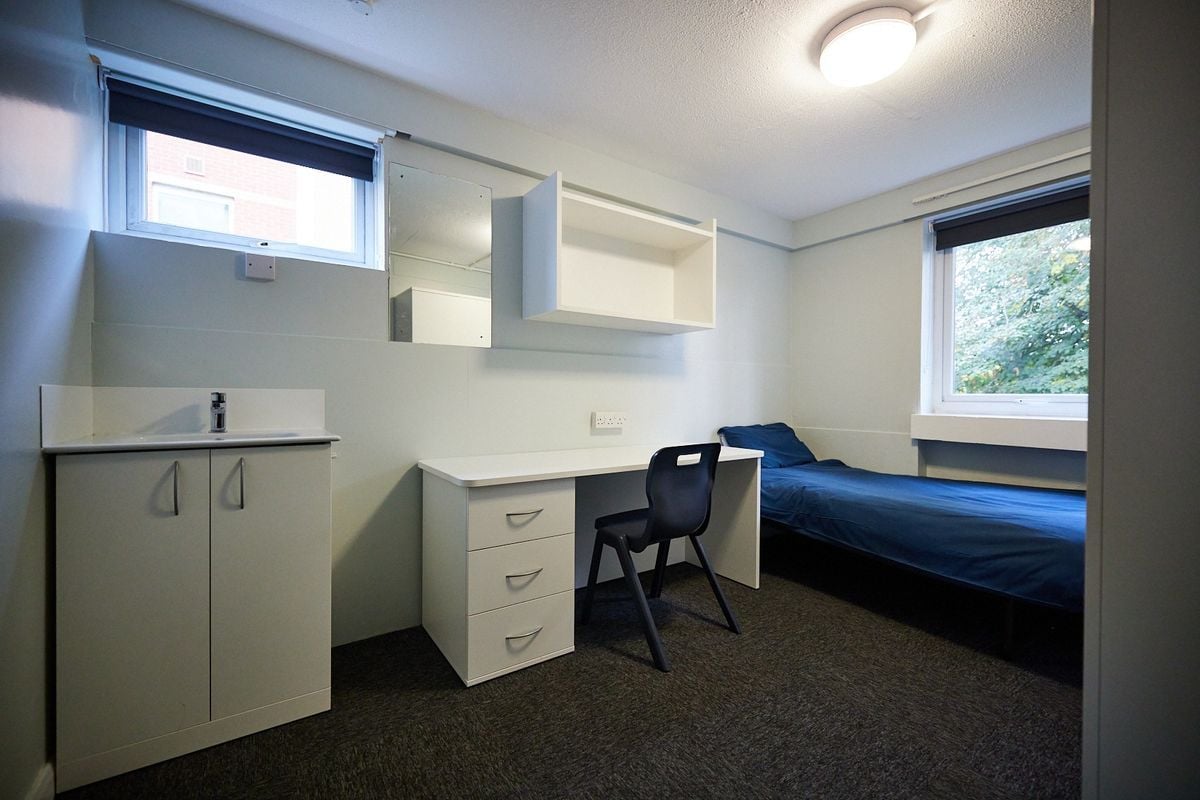 credit: https://bloom-digital.s3.eu-west-2.amazonaws.com/askham/wp-content/uploads/2025/01/20142410/Standard-Small-Halls-bedroom-1.jpg