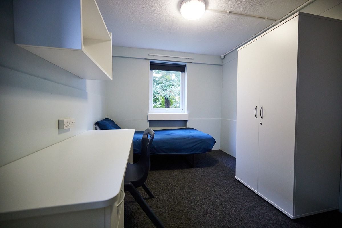 credit: https://bloom-digital.s3.eu-west-2.amazonaws.com/askham/wp-content/uploads/2025/01/20142411/Standard-Small-Halls-bedroom-2.jpg