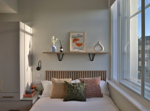 credit: https://www.hellostudent.co.uk/wp-content/uploads/2025/11/Studio-College-House-22-of-73.jpg?format=auto&width=800