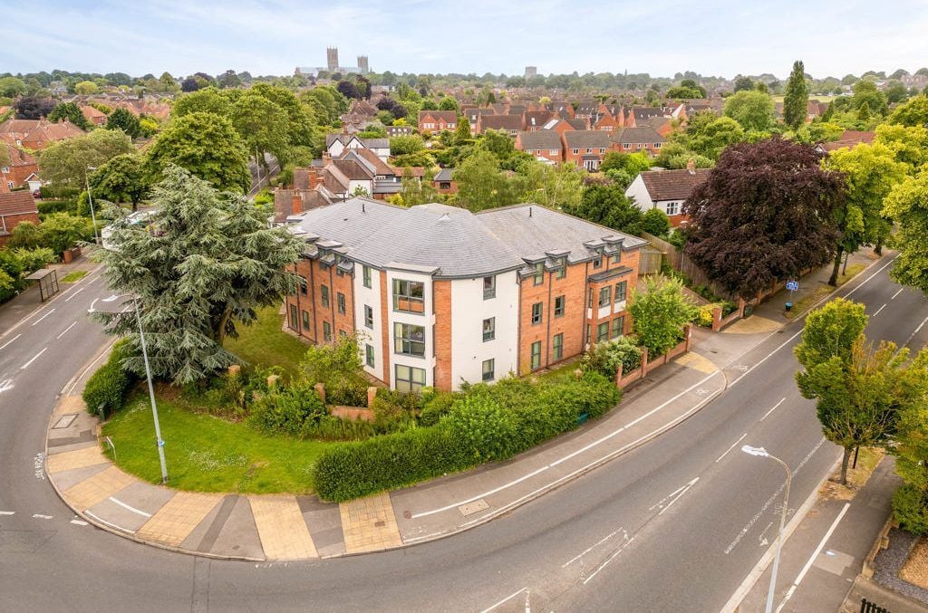 credit: https://www.longdaleslodge.com/about-us/