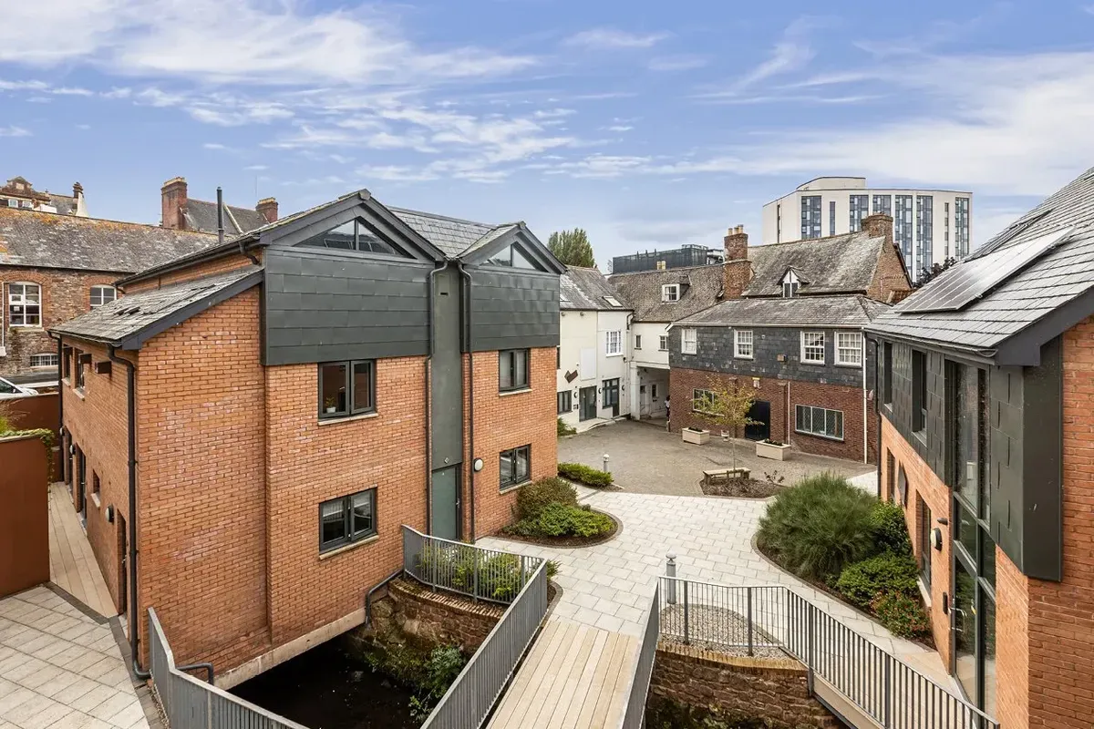 credit: http://www.theleatapartments.com/img/1.jpg