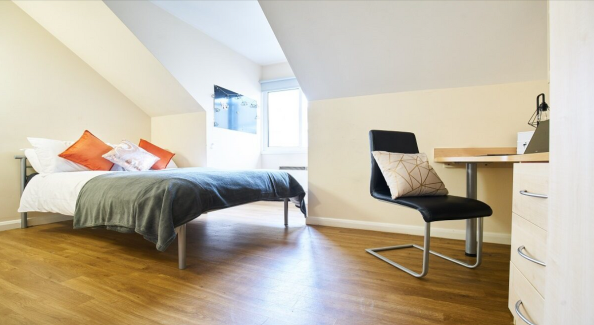 credit: https://www.studentcastle.co.uk/locations/manchester-heald-court/book-202627/?roomType=ensuites&termId=22960