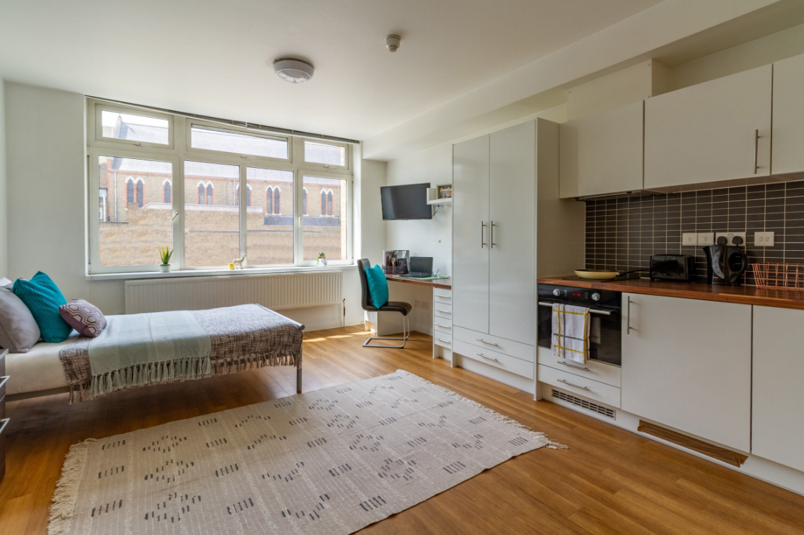 credit: https://www.studentcastle.co.uk/media/u1dmaqvp/goldstudio.png?anchor=middlecenter&mode=crop&quality=80&format=webp&scale=both&width=560&height=420