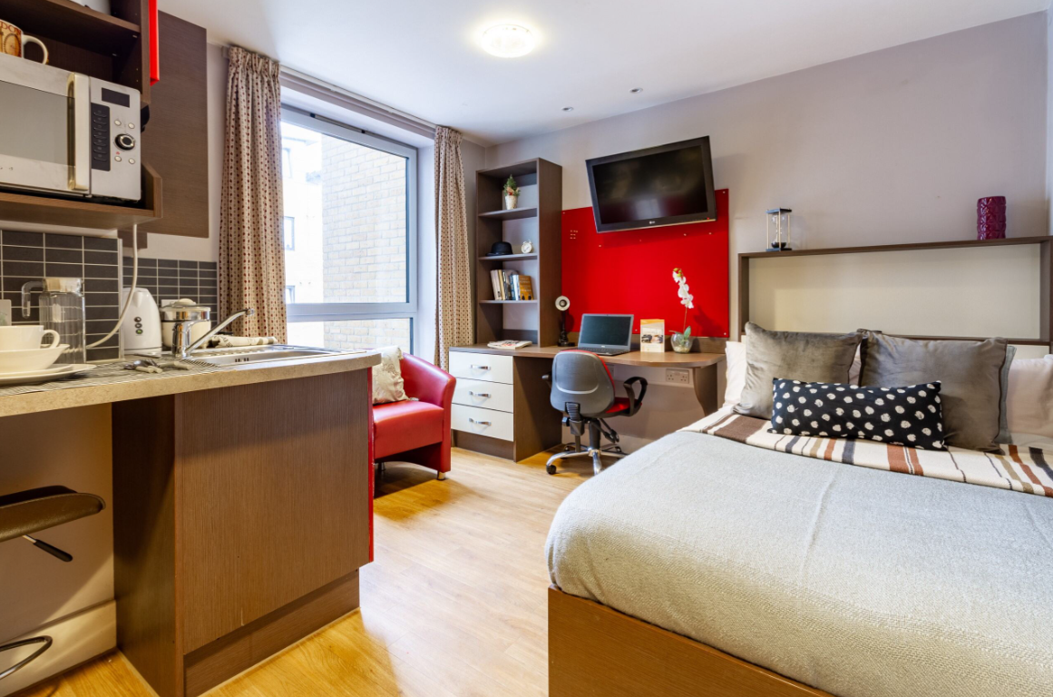 credit: https://www.studentcastle.co.uk/media/23bn11xa/bronzestudio.png?anchor=middlecenter&mode=crop&quality=75&format=webp&scale=both&width=1200&height=750