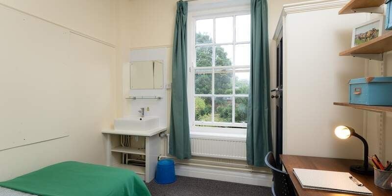 credit: https://www.york.ac.uk/study/accommodation/rooms-prices/vanbrugh/