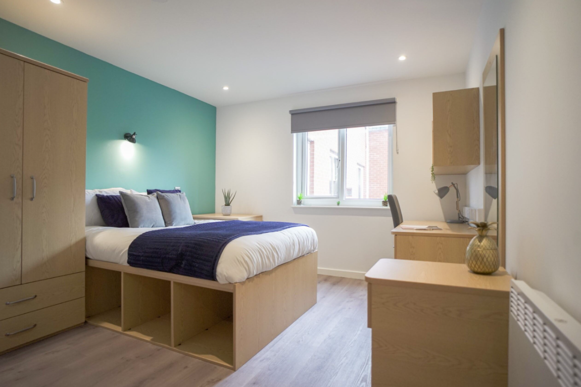 credit: https://www.studentcastle.co.uk/media/hwpox0ab/platinumplusensuite.png?anchor=middlecenter&mode=crop&quality=75&format=webp&scale=both&width=1200&height=750