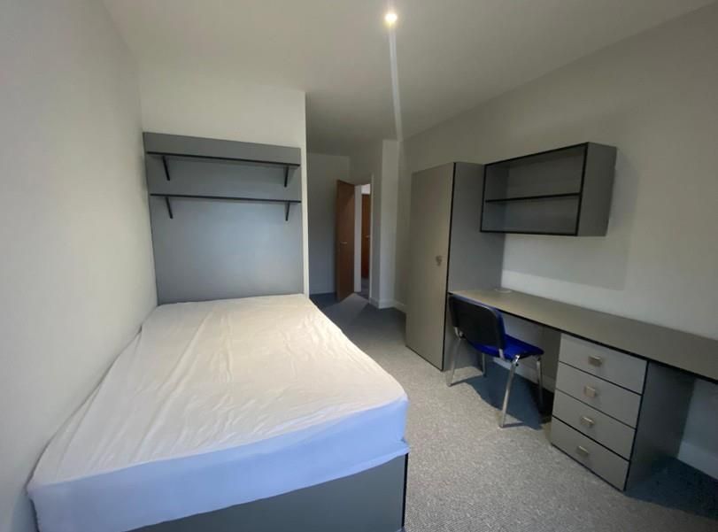 credit: view-source:https://www.stayclever.co.uk/property-details/30648142/devon/plymouth/8-beds