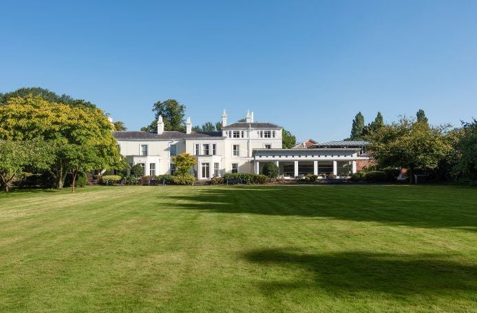 credit: https://www.manchester.ac.uk/study/accommodation/student-accommodation/search/uttley-house/Uttley_693x455.jpg