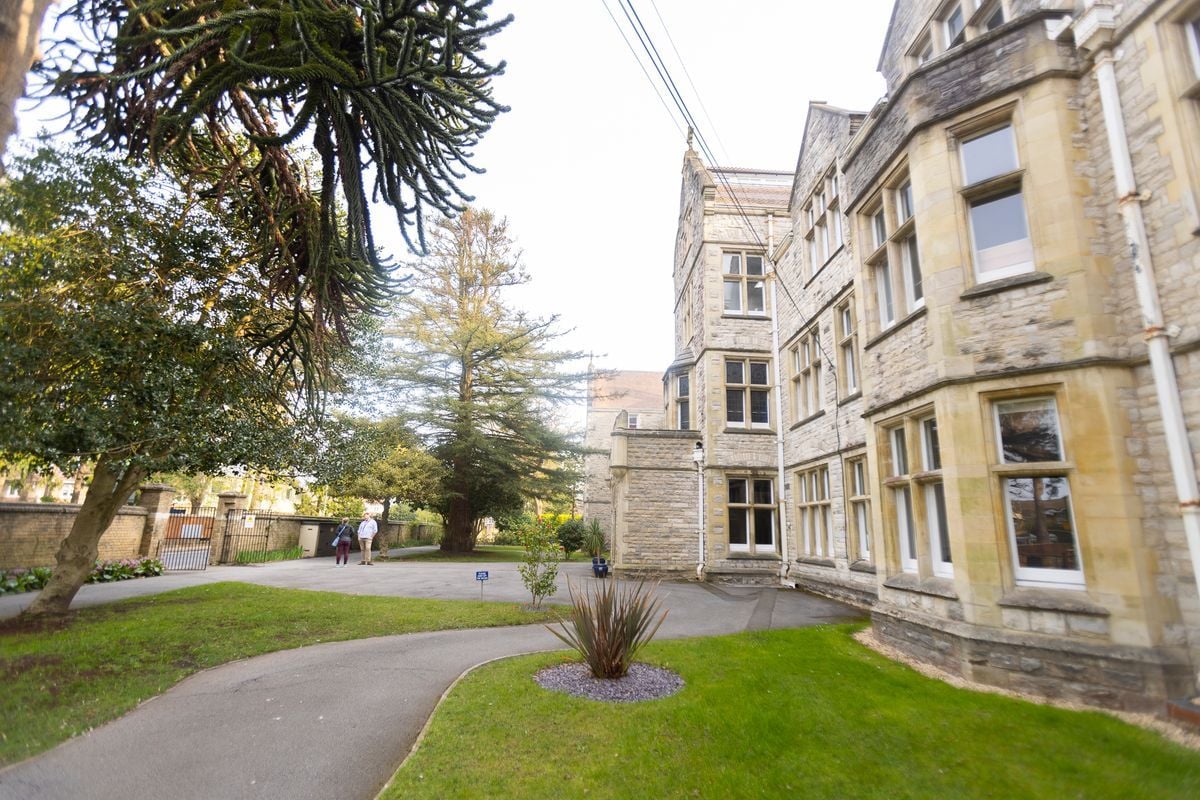 credit: https://www.lulworthstudentcompany.co.uk/rooms-and-booking/by-educational-establishment/hsu-ac