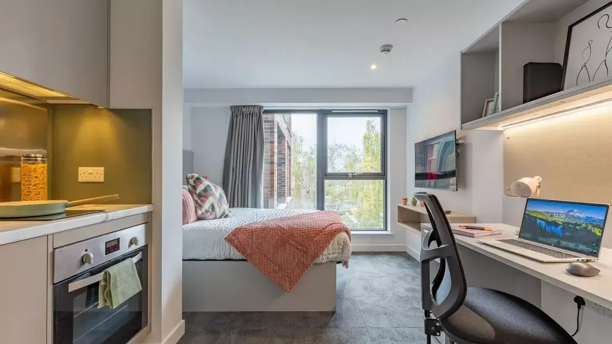 credit: https://www.colbyriver.com/students/developments/gilbert-street-studios/