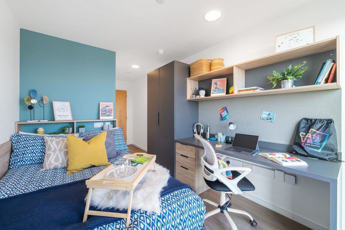 credit: https://www.canvas-student.com/media/nf5bzz4p/canvas-coventry-silver-en-suite-v1.jpg?anchor=center&mode=crop&width=2000&height=1000&rnd=132636412915070000