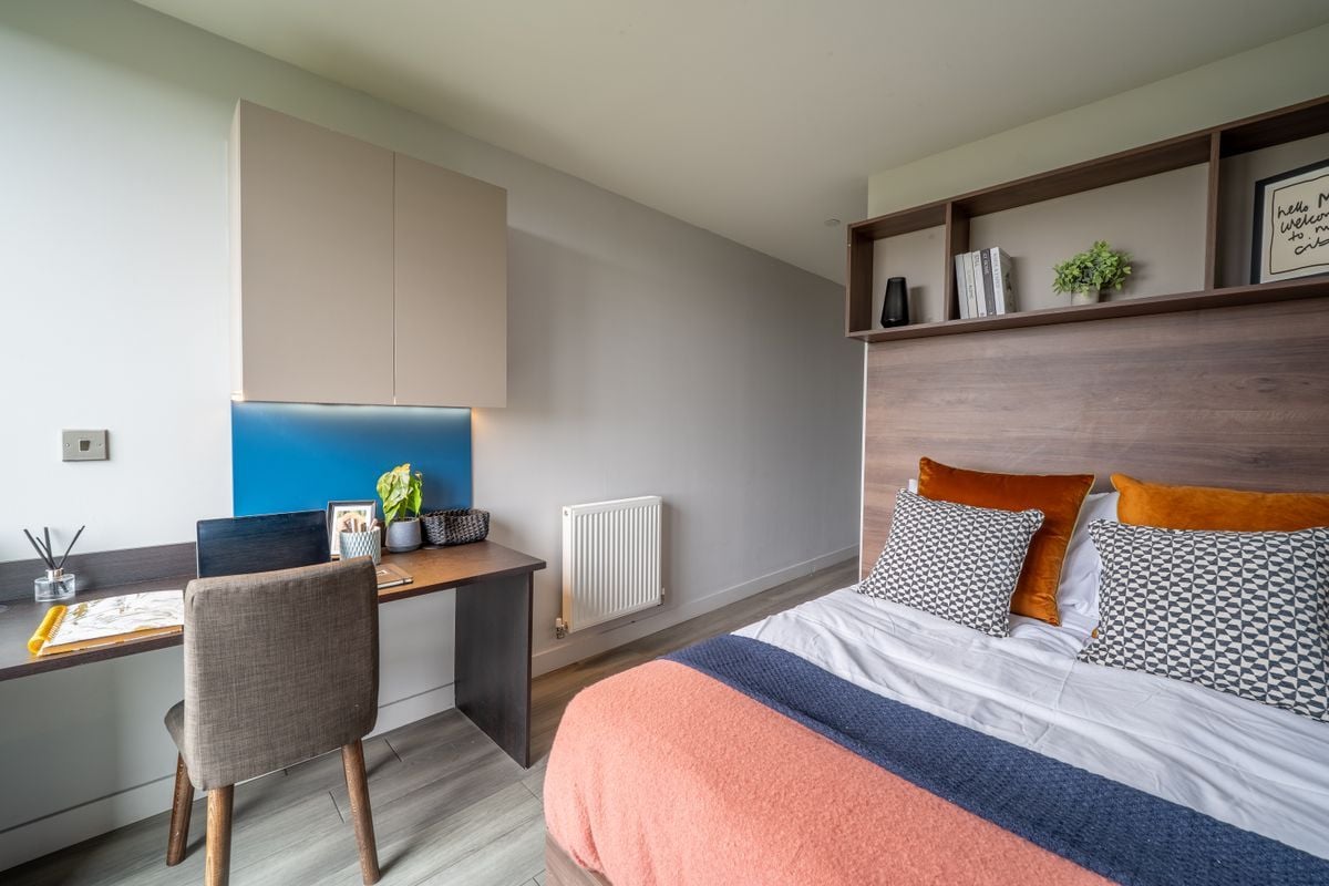 credit: https://www.mezzino.com/wp-content/uploads/2024/09/BedroomDesk-768x423.webp
