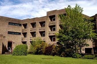 credit: http://www2.hull.ac.uk/student/hullaccommodation/hullaccommodation/thelawns.aspx